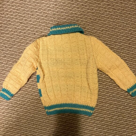 #72 Handknit Yellow and Green Vintage Toddler Pullover Sweater, Size 3 years - Picture 3 of 3